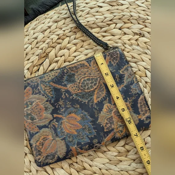 Patricia Nash Cassini wristlet clutch - Picture 16 of 16